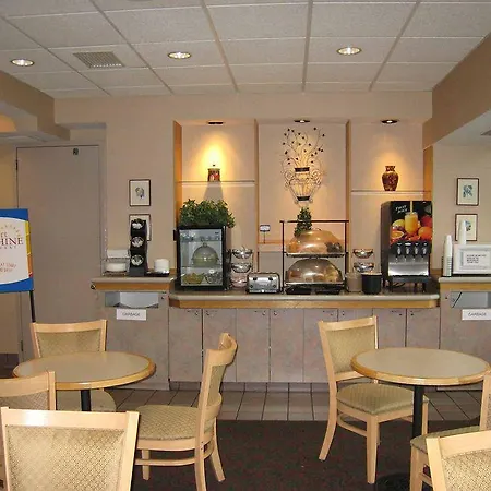 Comfort Inn & Suites Madison - Airport 
