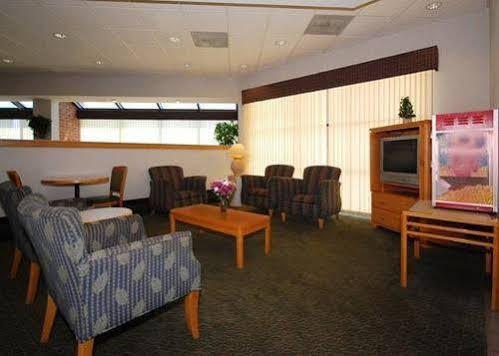 Hotel Comfort & - Airport 3*
