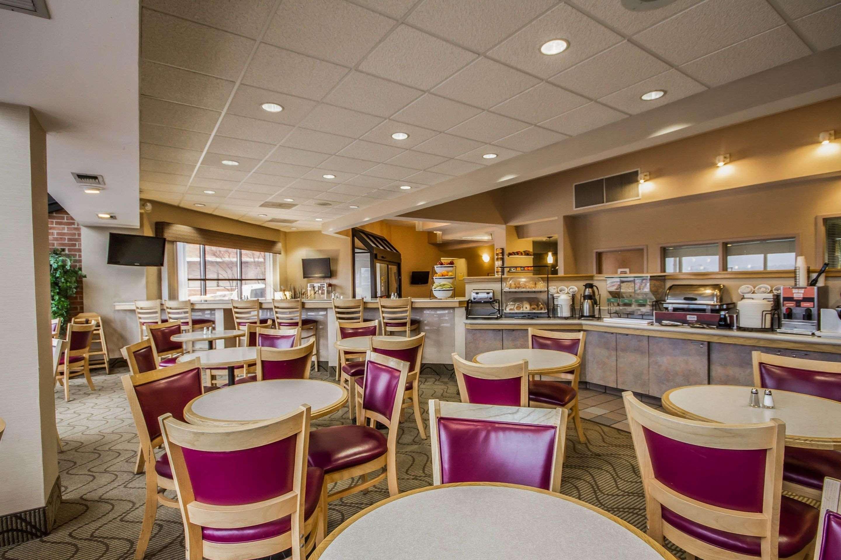 Hotel Comfort & - Airport 3*