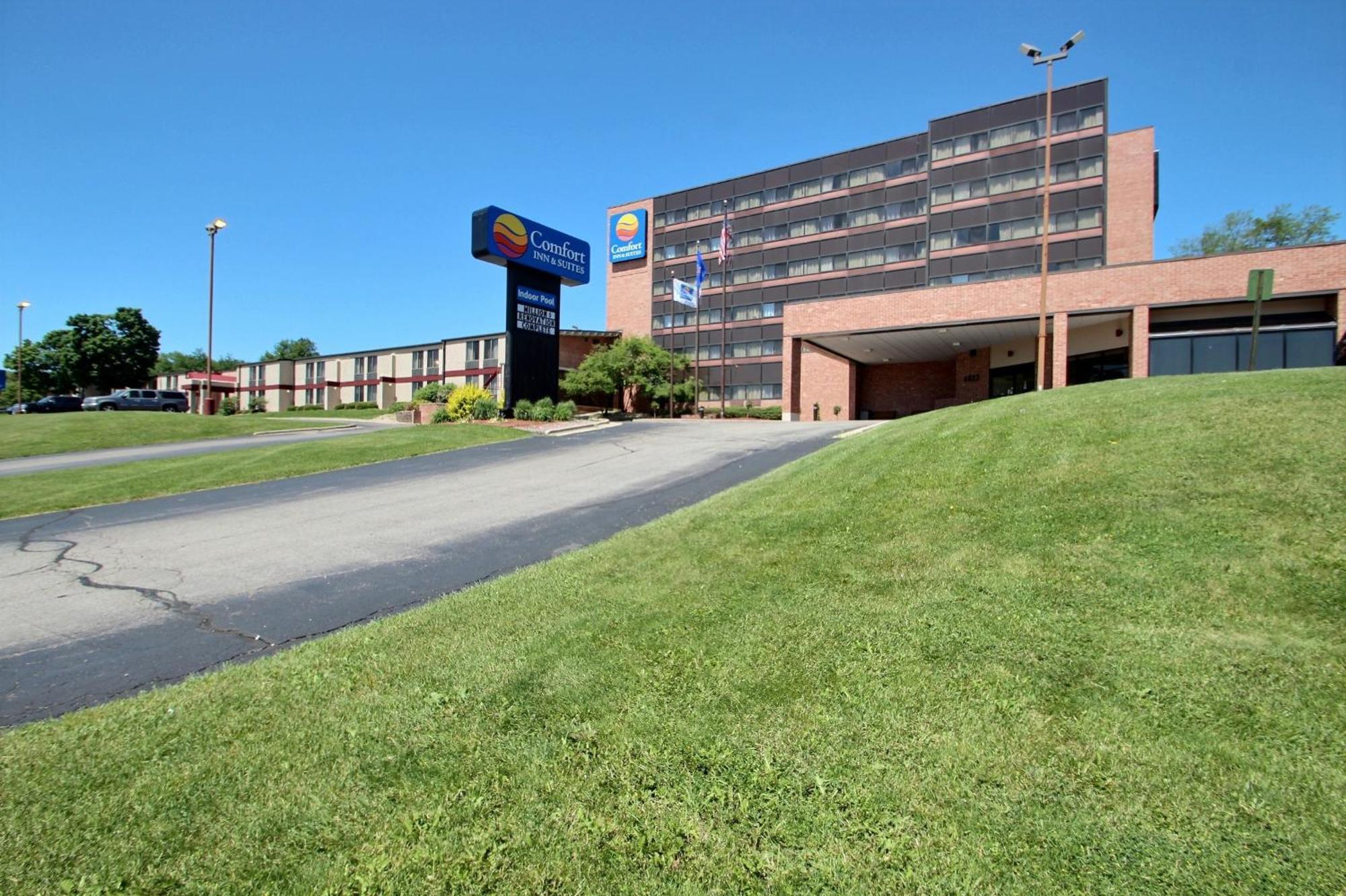 Hotel Comfort & - Airport Madison