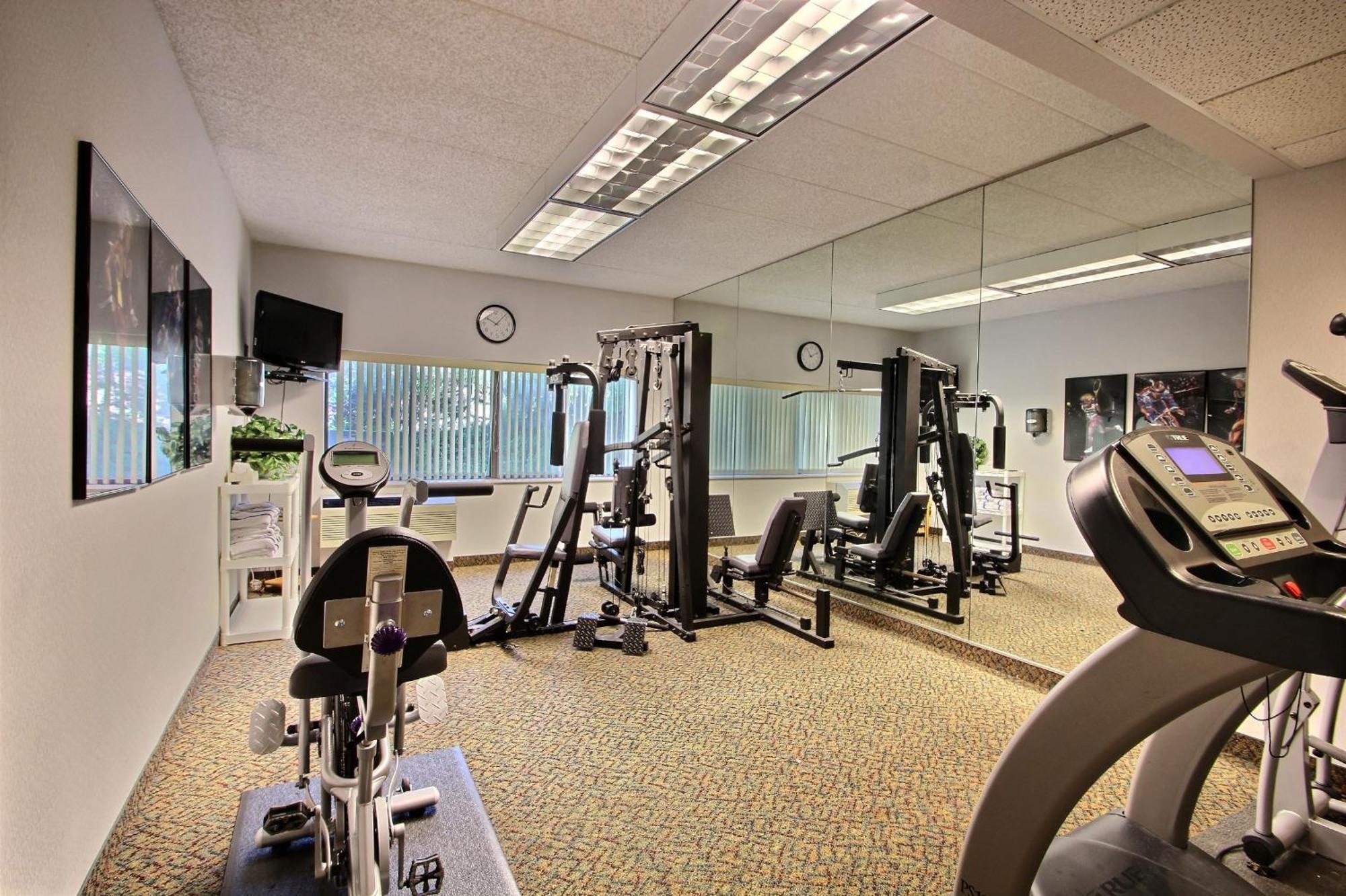 Comfort & - Airport 3* Madison