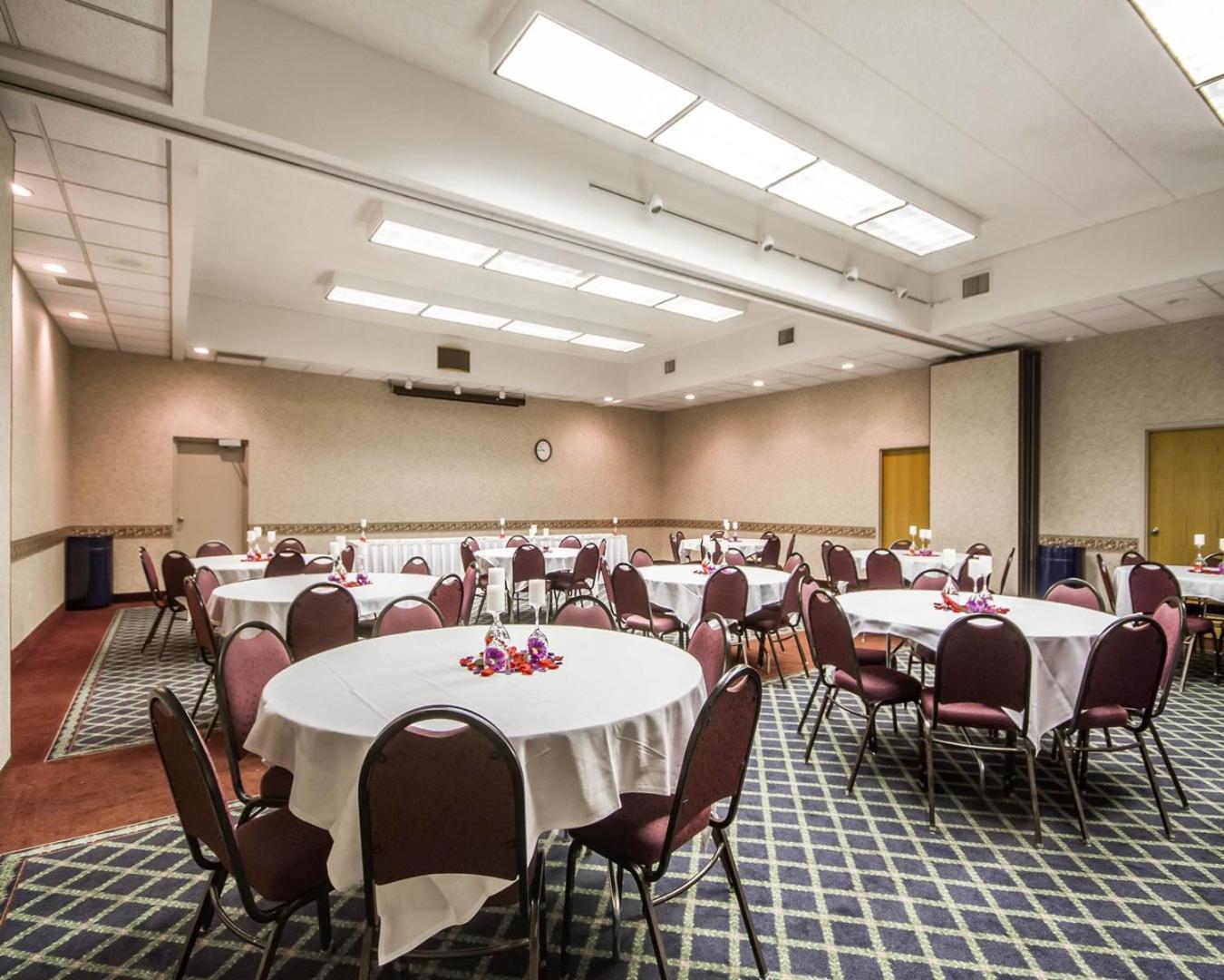Comfort & - Airport 3* Madison
