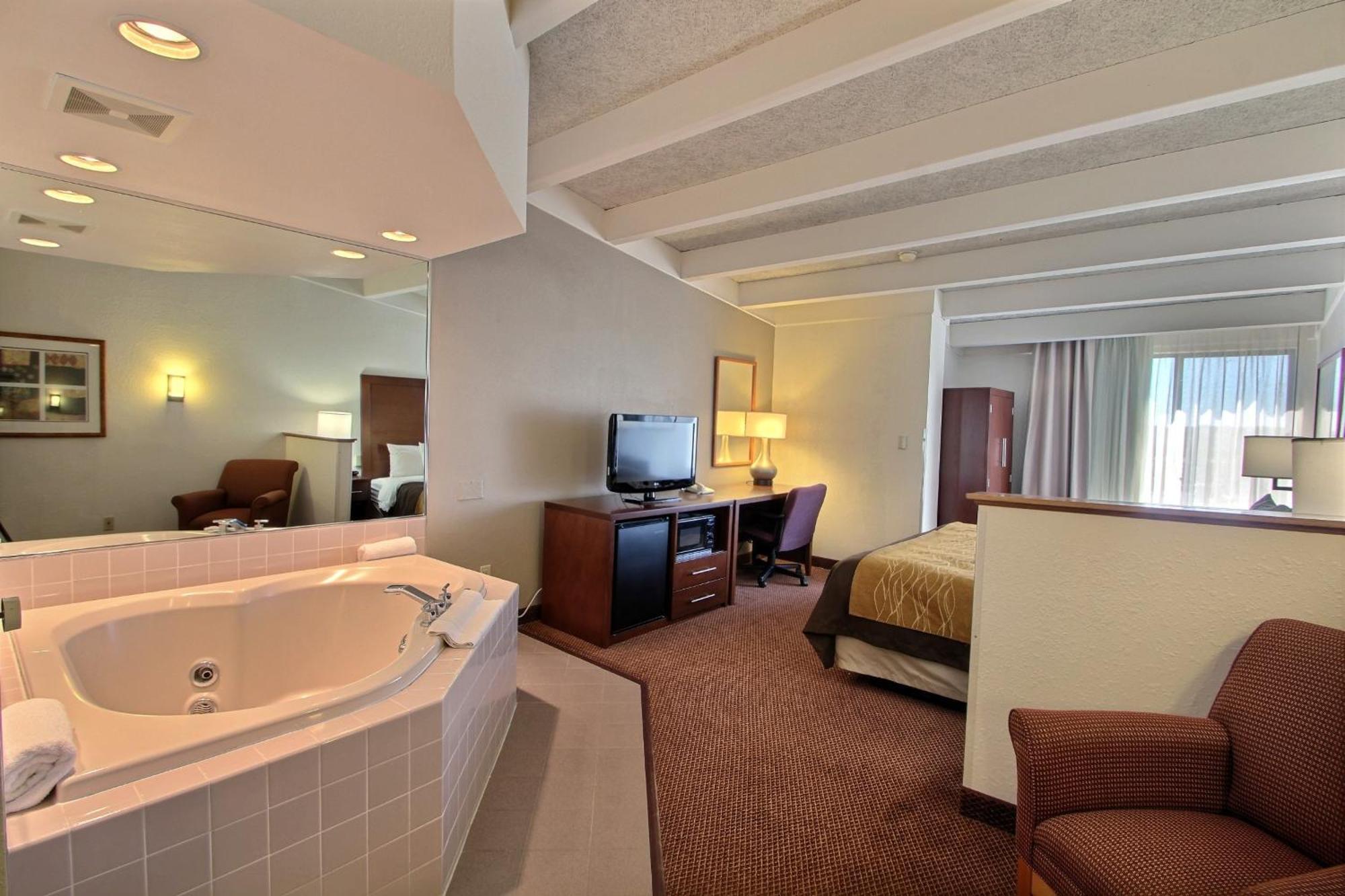 Comfort & - Airport Hotel 3*