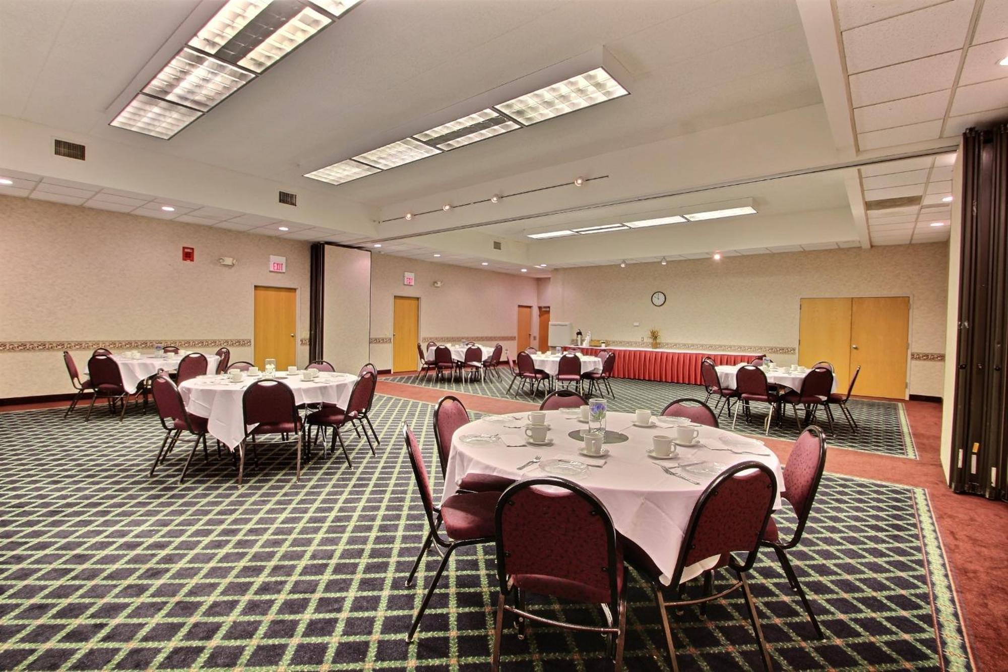 Hotel Comfort & - Airport 3*