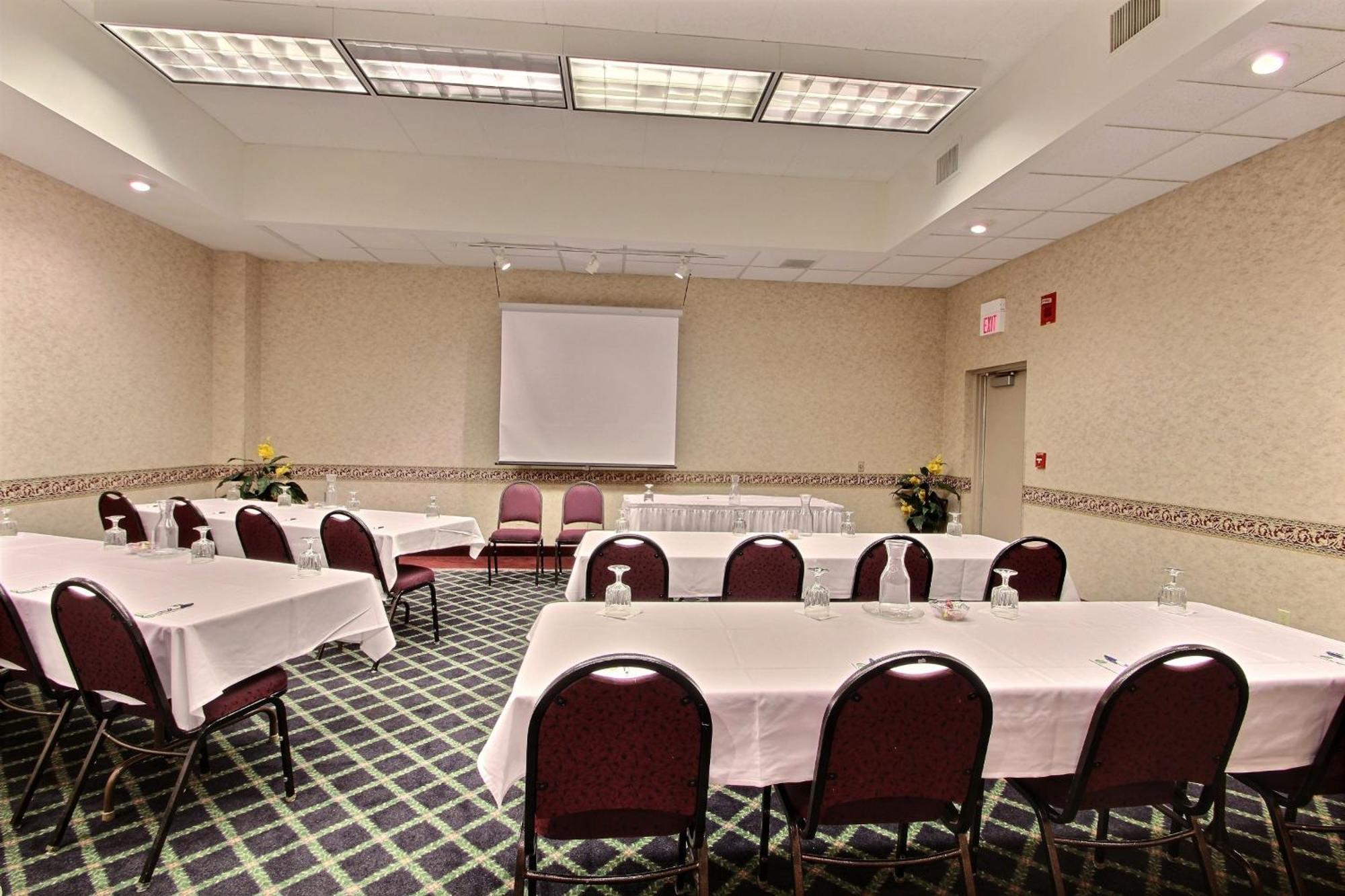 Comfort & - Airport 3* Madison