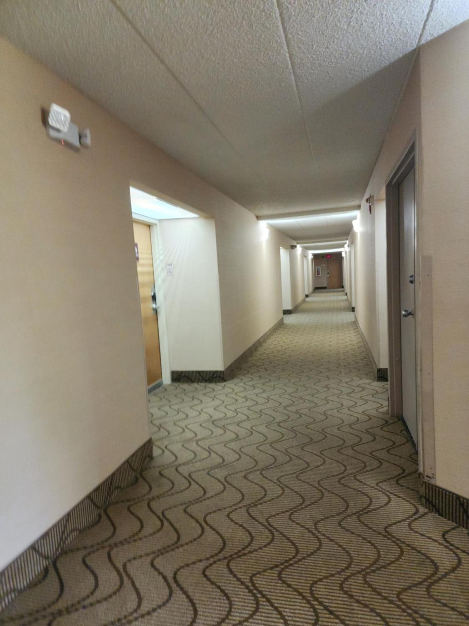 Hotel Comfort & - Airport