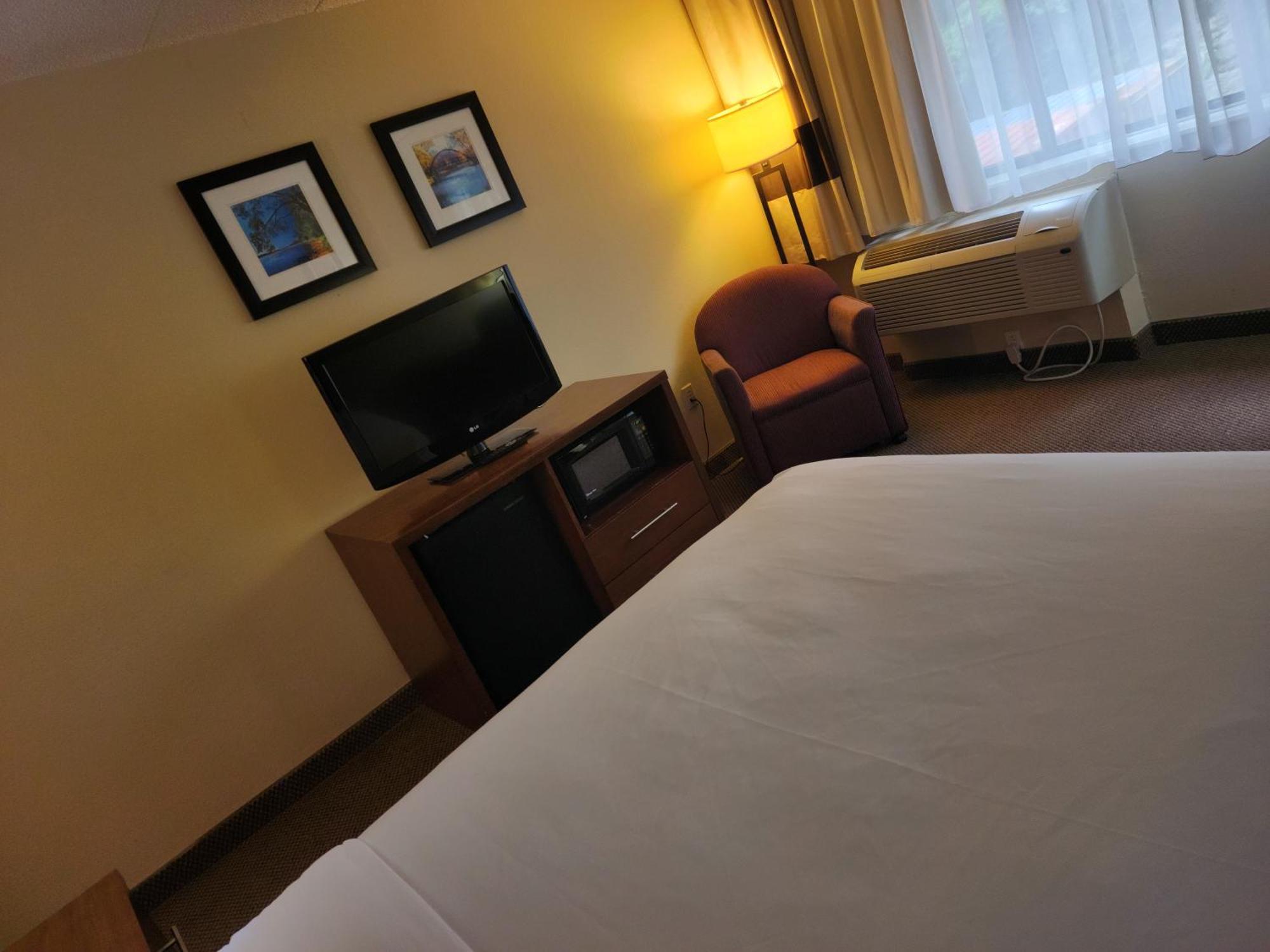 Comfort & - Airport Hotel Madison