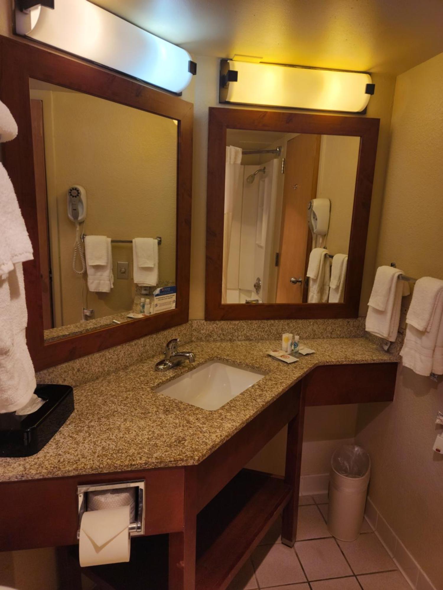 Comfort & - Airport Hotel
