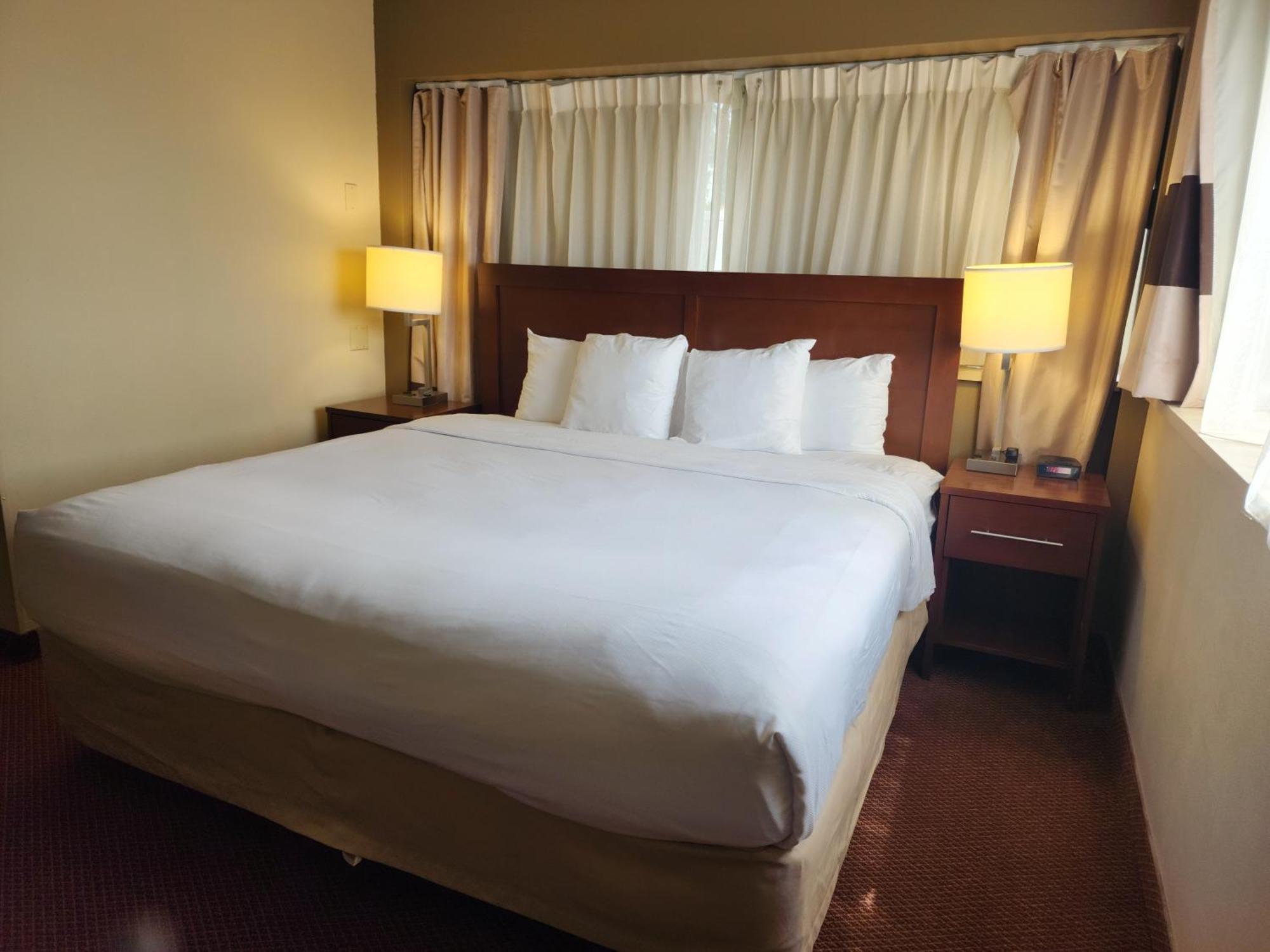 Comfort & - Airport 3* Madison