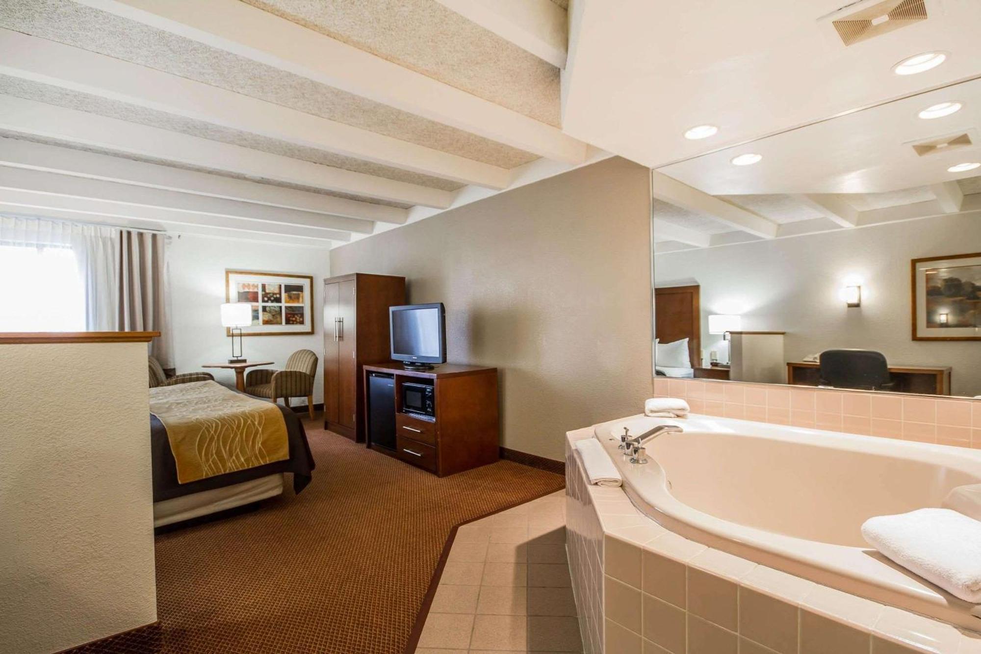 Comfort & - Airport Hotel