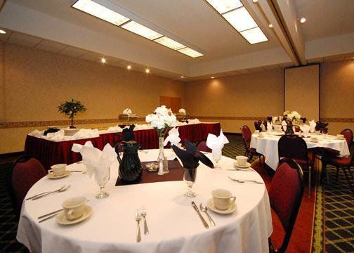 Hotel Comfort & - Airport